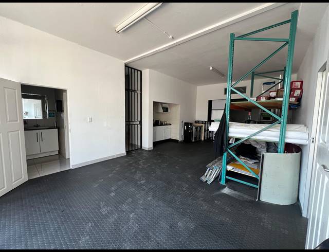530M² WAREHOUSE TO LET IN STRIJDOMPARK